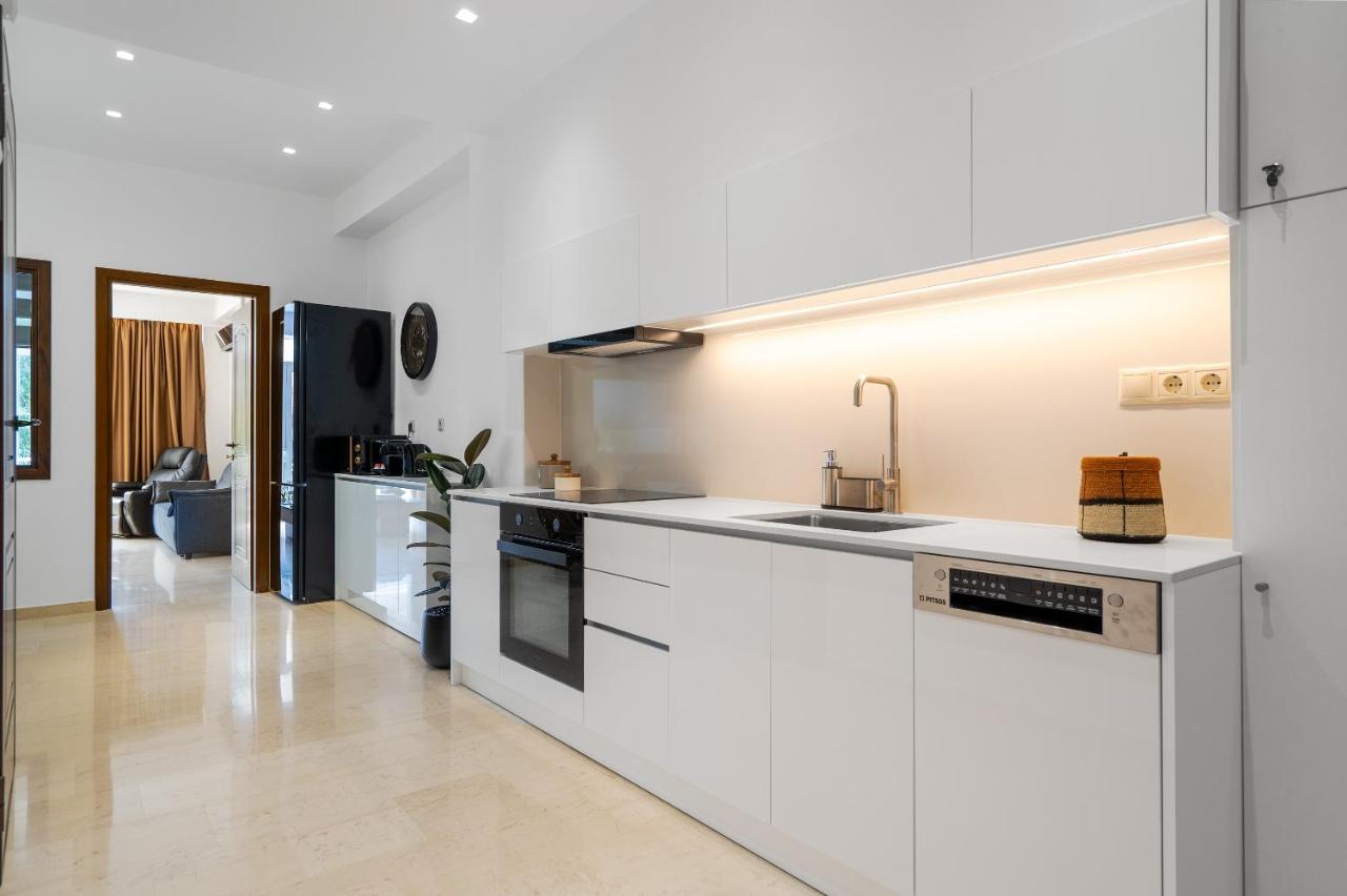 Luxury Suite In Downtown Heraklion Exteriör bild